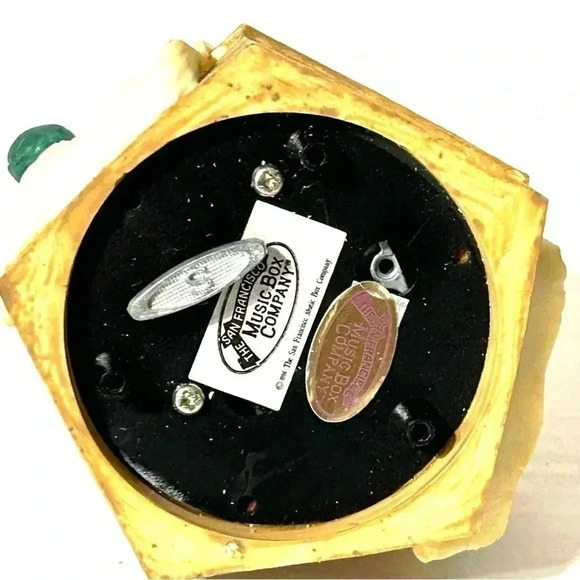 San Francisco Music Box Company Keep Christmas In Your Heart Santa & Girl Works - Picture 5 of 13